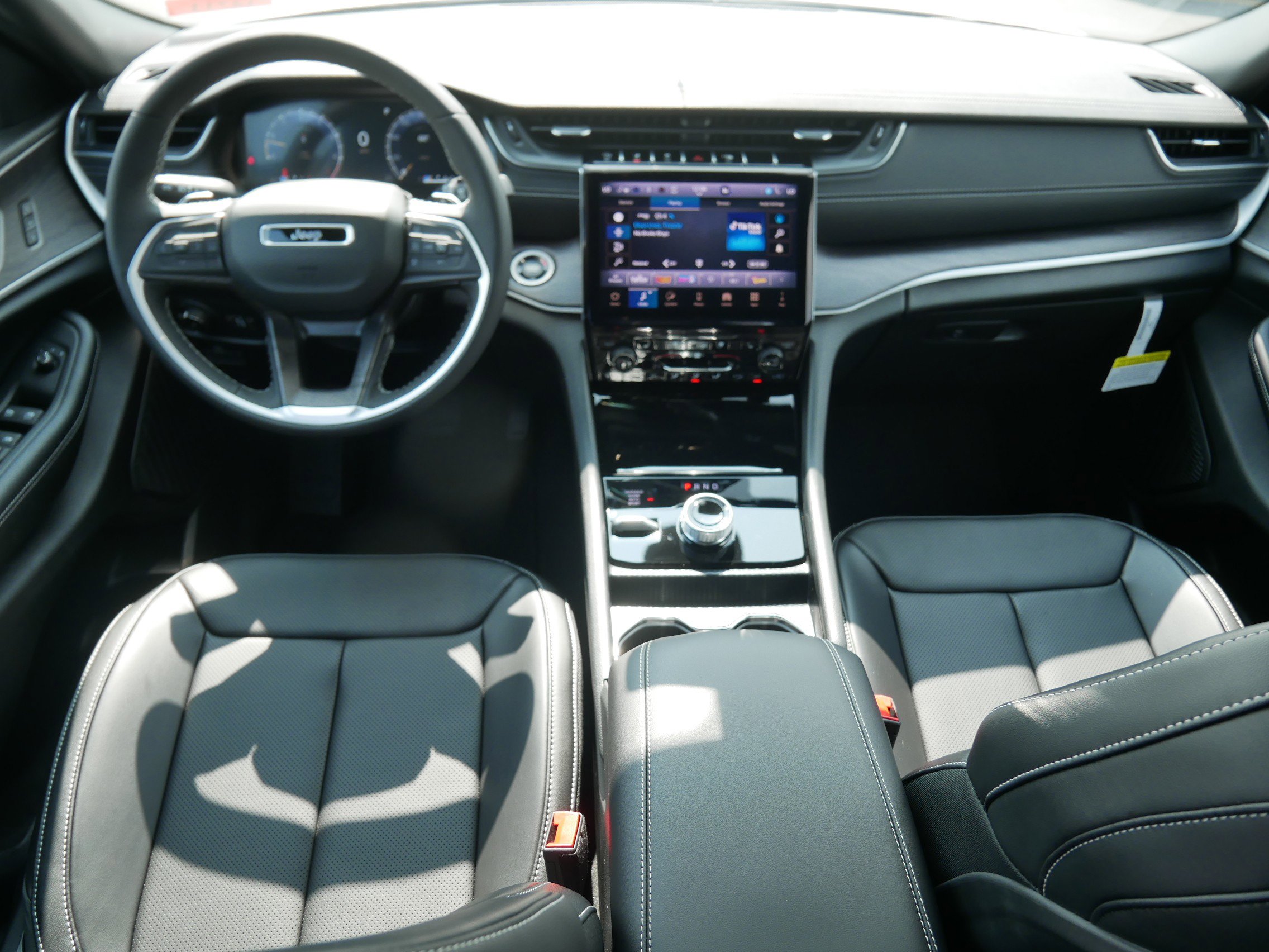 New 2025 Jeep Grand Cherokee L Limited w/ Luxury Tech Group II image 6