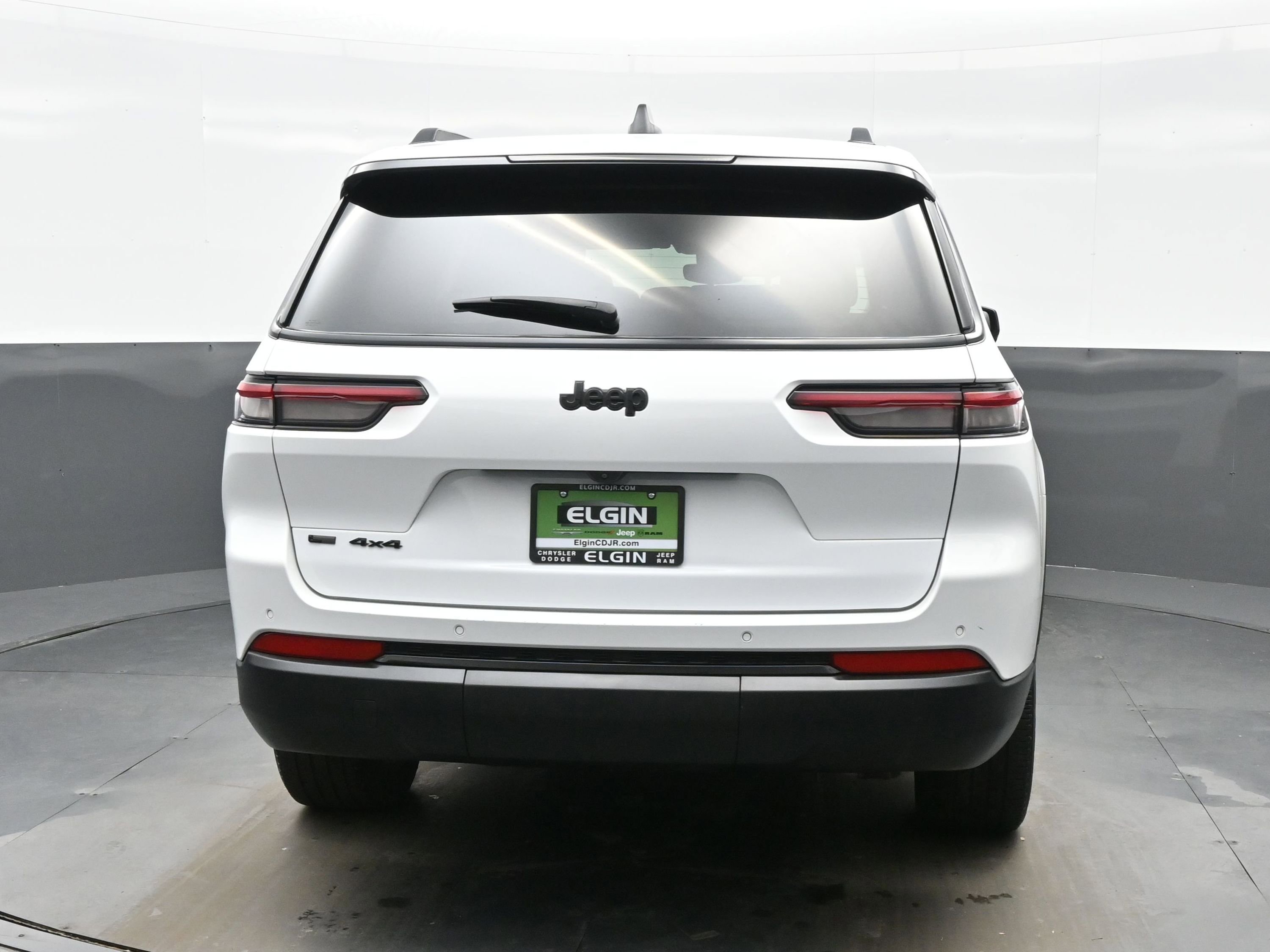 Used 2023 Jeep Grand Cherokee L Laredo image 5