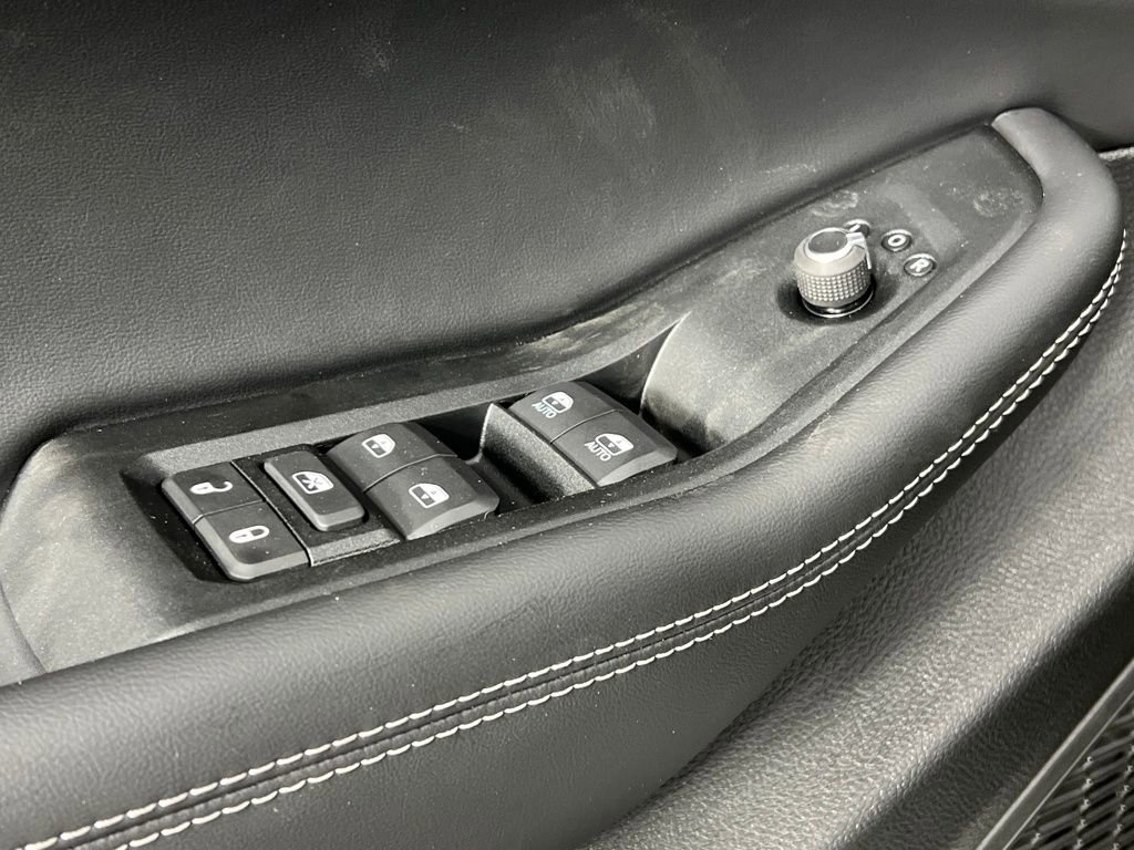 New 2025 Jeep Grand Cherokee Laredo w/ Luxury Tech Group I image 22