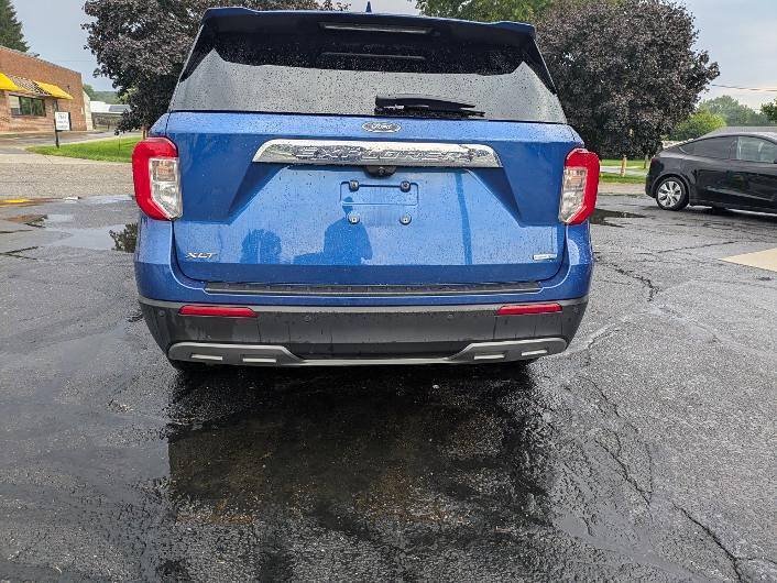 Used 2020 Ford Explorer XLT w/ Equipment Group 202A AWD/4WD image 8