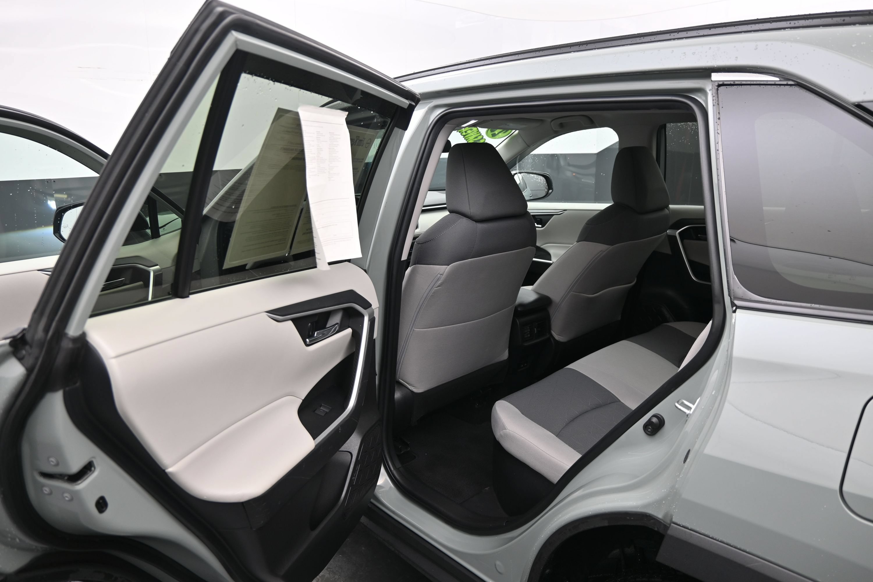 Used 2022 Toyota RAV4 XLE AWD/4WD image 16