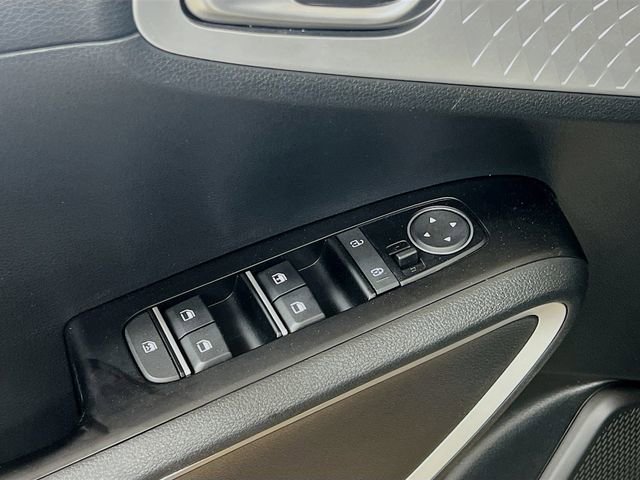 Certified 2025 Kia Soul S FWD image 17