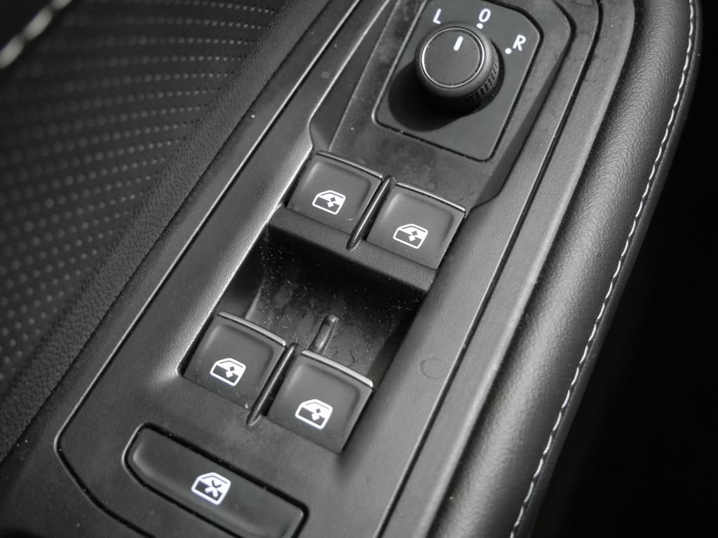 Used 2025 Volkswagen Atlas Cross Sport SE AWD/4WD image 13