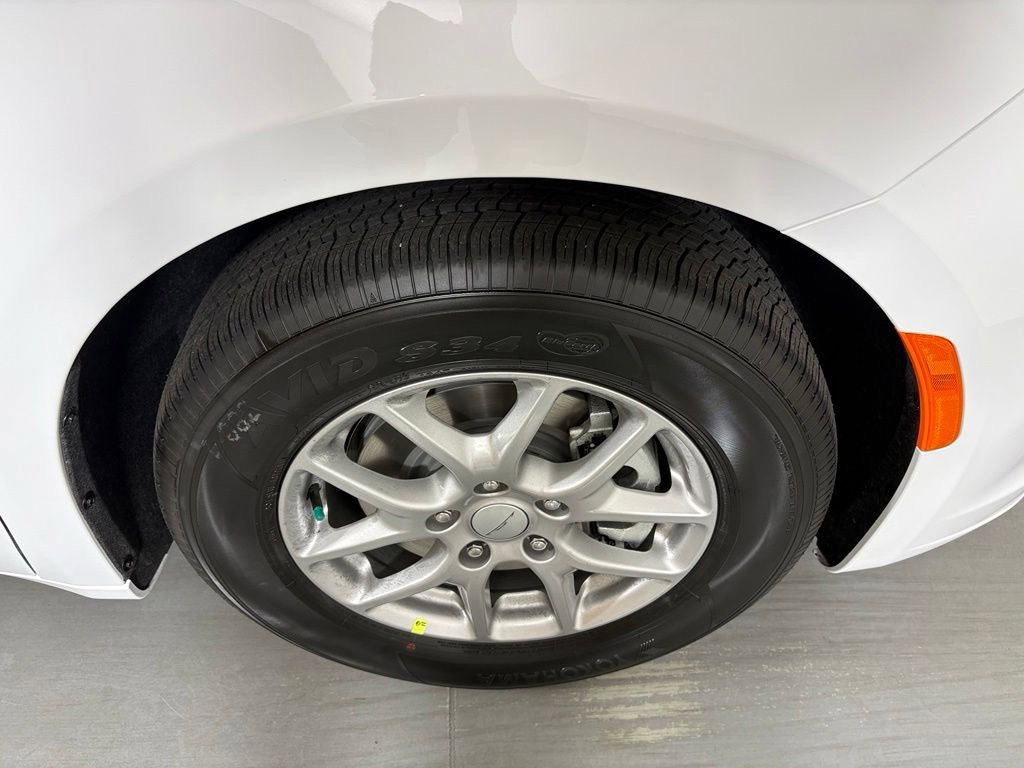 New 2027 Chrysler Pacifica LX FWD image 7
