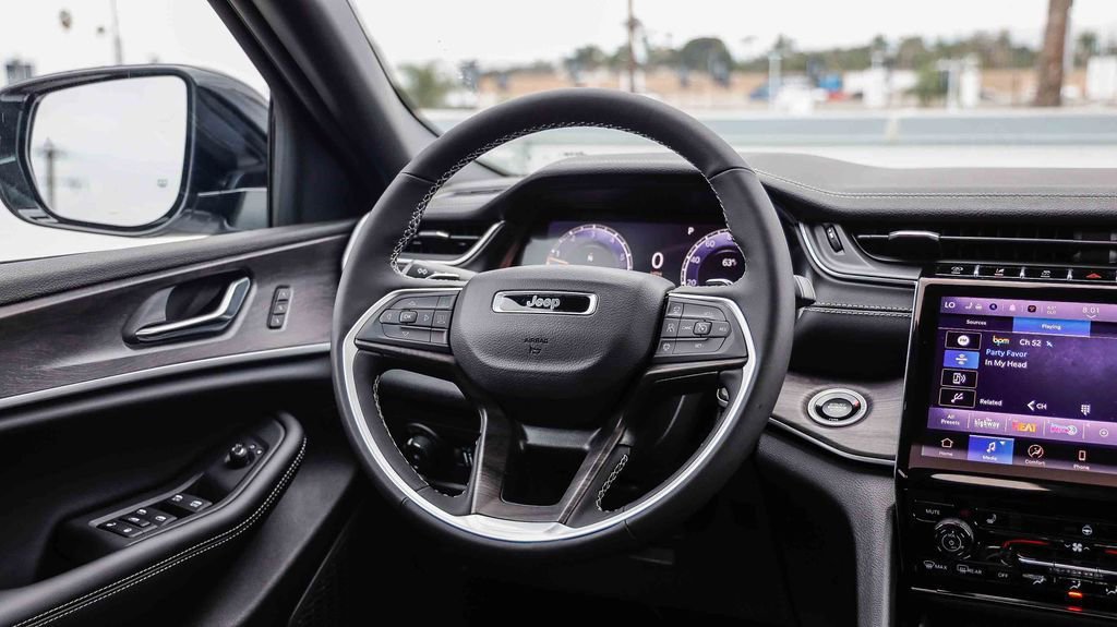 New 2025 Jeep Grand Cherokee L Limited w/ Black Appearance Package image 16