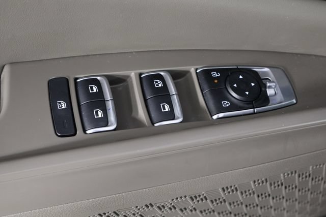 Used 2025 Kia Carnival FWD image 22