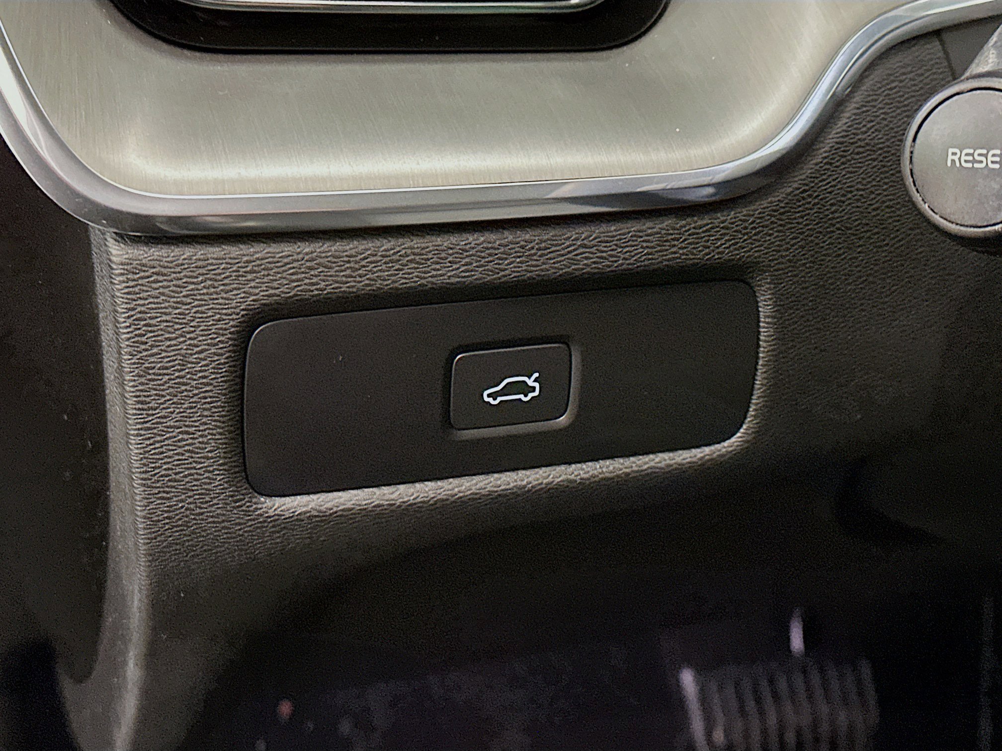 Used 2023 Volvo XC60 B5 Core w/ Climate Package image 17