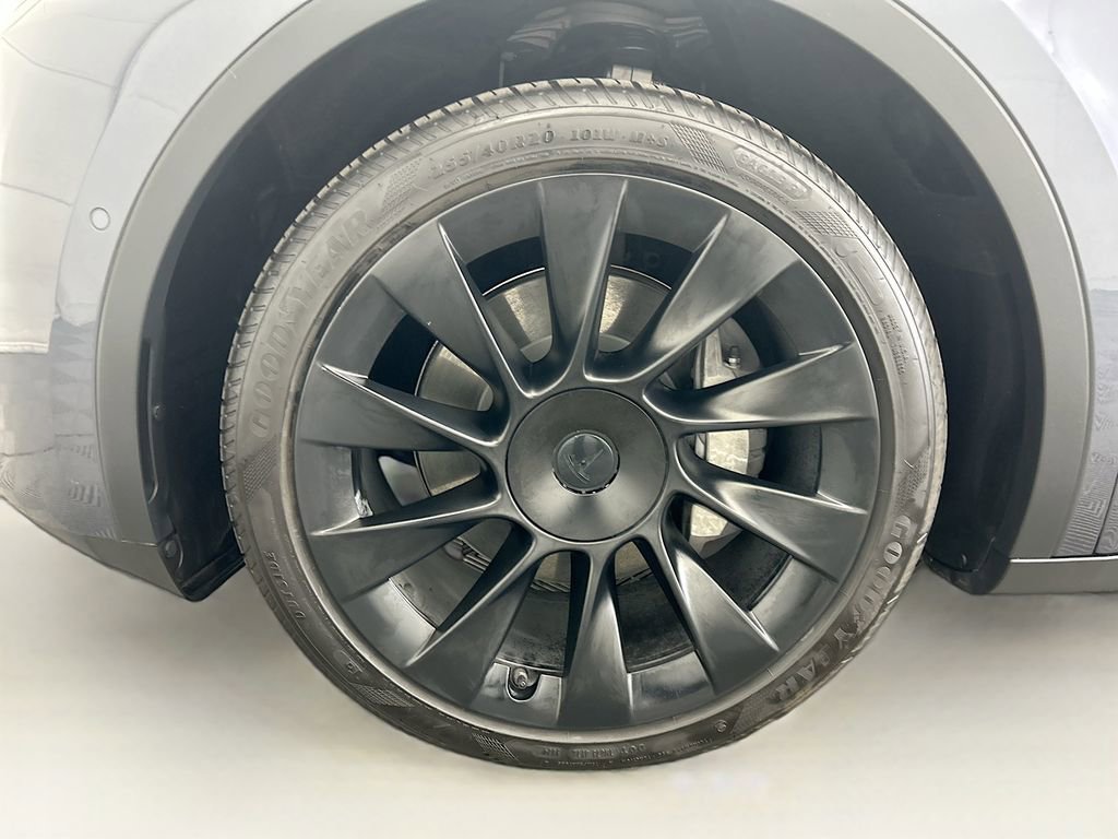 Used 2022 Tesla Model Y Long Range image 29