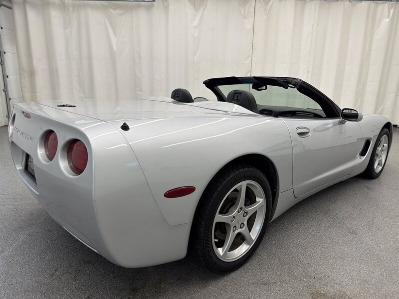 Used 2001 Chevrolet Corvette Convertible w/ Preferred Equipment Group1 RWD image 4