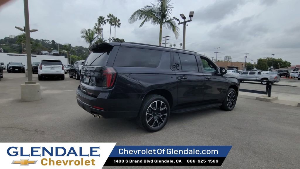 Certified 2025 Chevrolet Suburban RST image 8