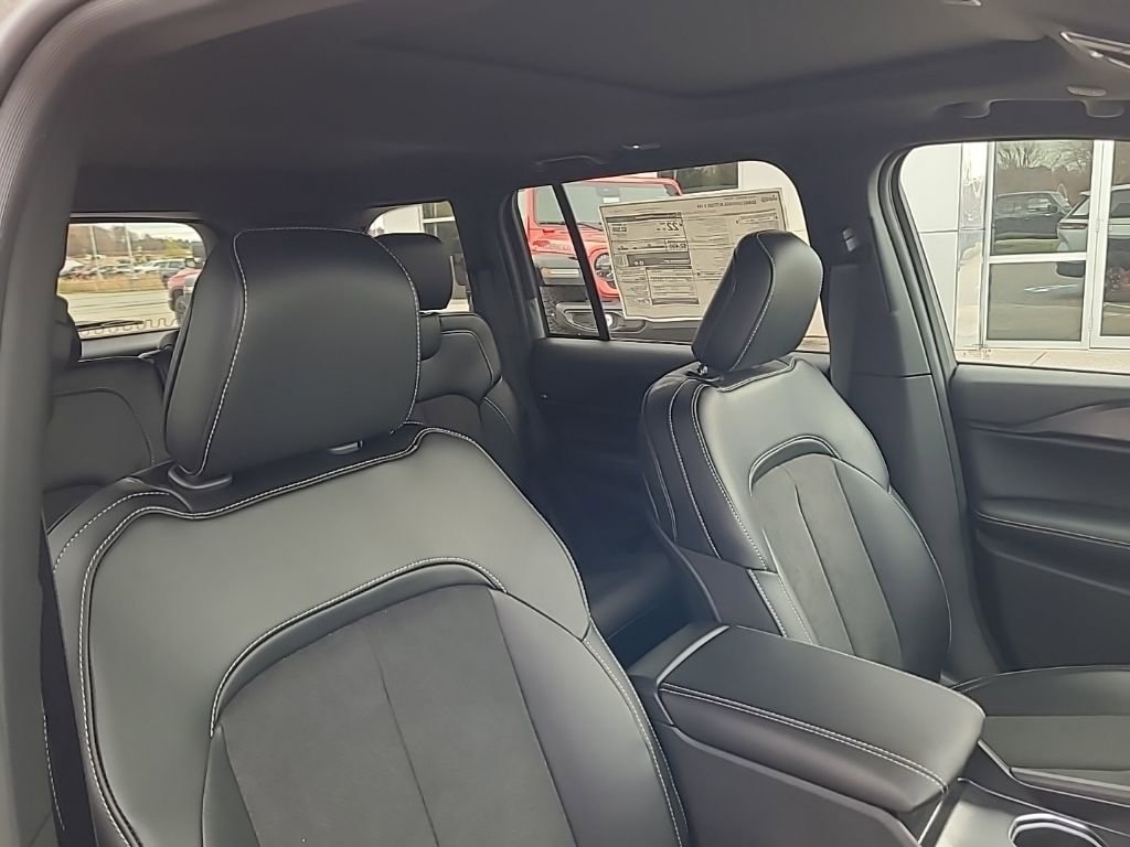 New 2025 Jeep Grand Cherokee 4WD image 38