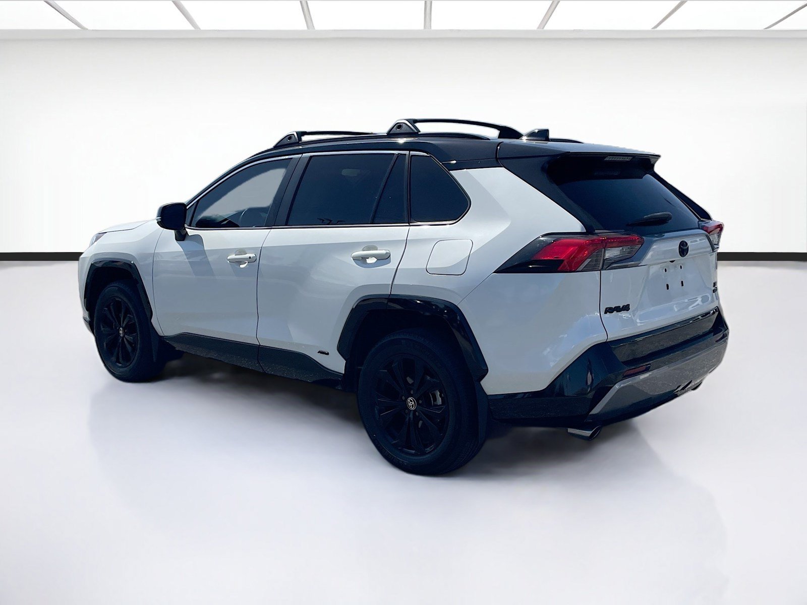 Used 2022 Toyota RAV4 XSE AWD/4WD image 6