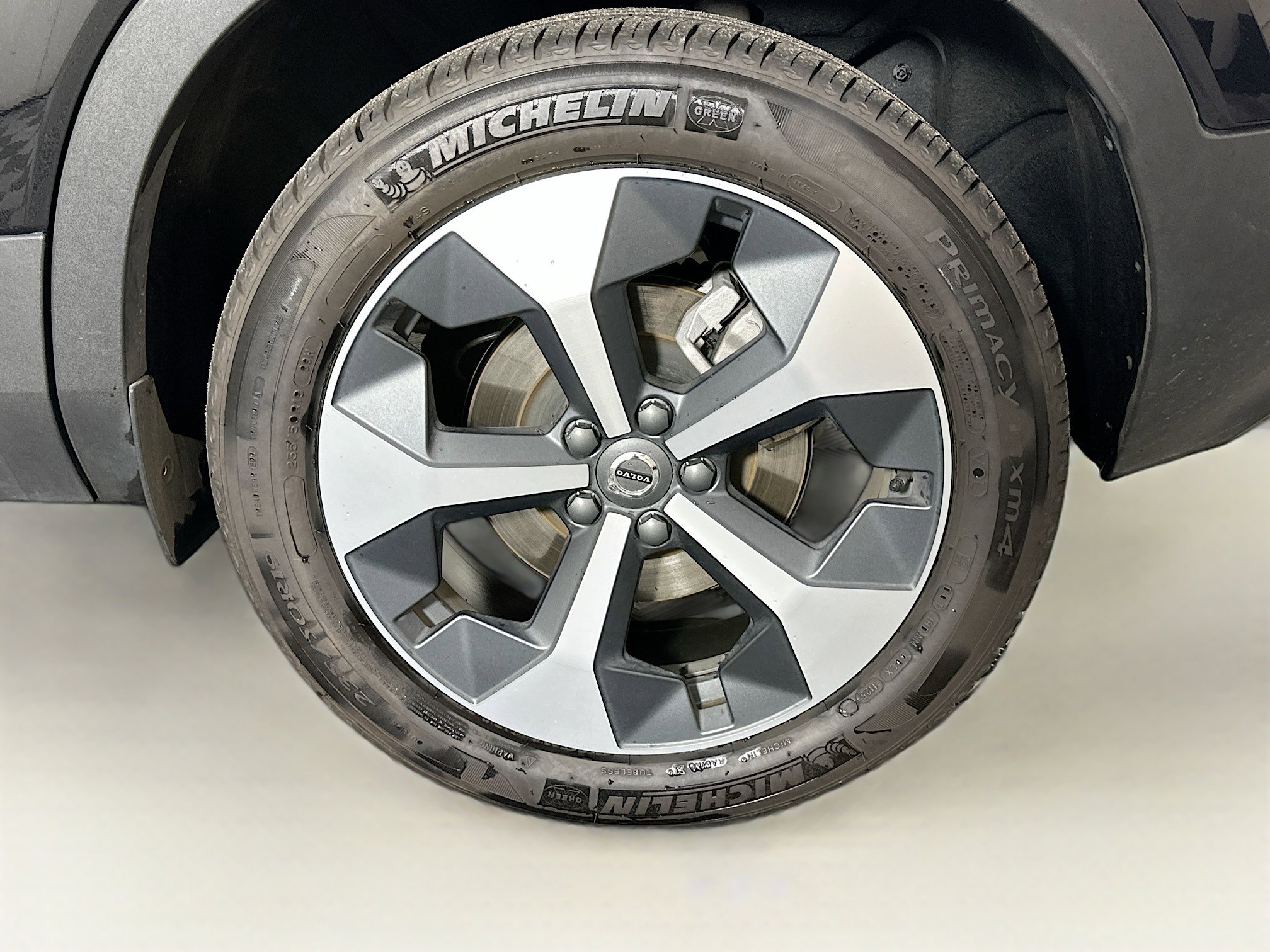 Used 2025 Volvo XC40 B5 Plus image 11