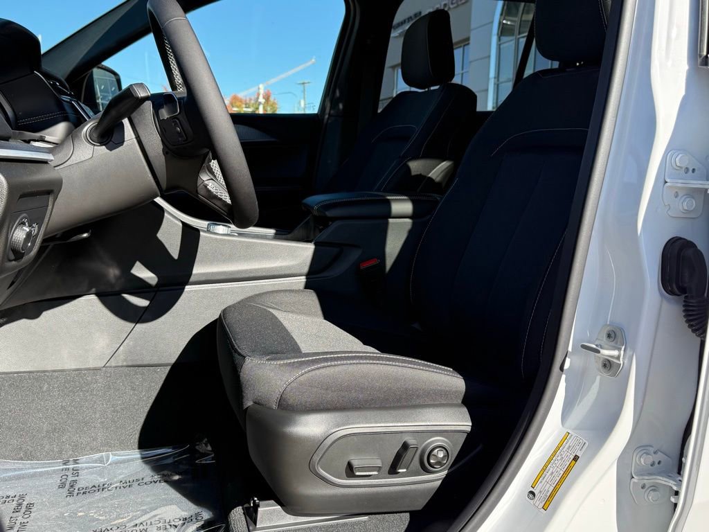 New 2025 Jeep Grand Cherokee Laredo w/ Trailer Tow Package image 2