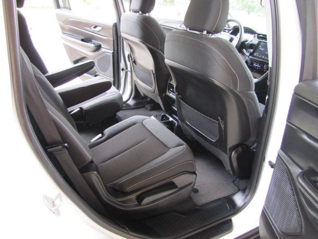Used 2023 Jeep Grand Cherokee L Laredo RWD image 20
