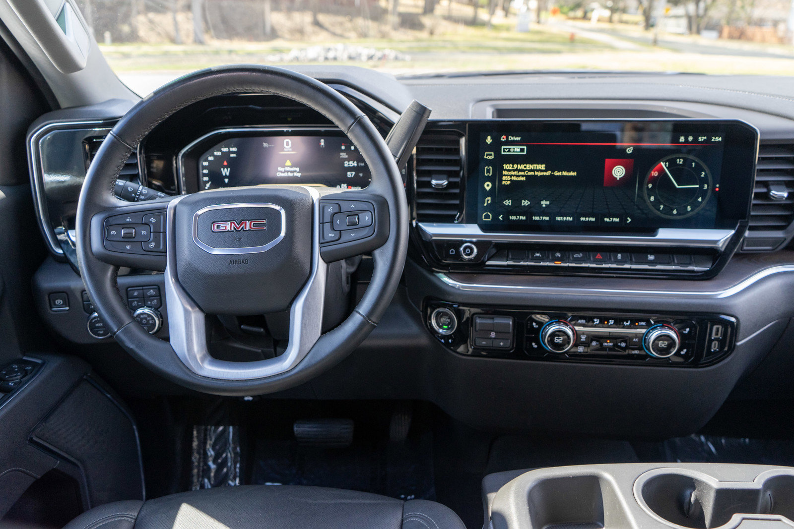 Used 2025 GMC Sierra 1500 SLT AWD/4WD image 13