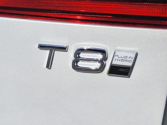 New 2026 Volvo XC60 T8 Ultra w/ Climate Package image 17