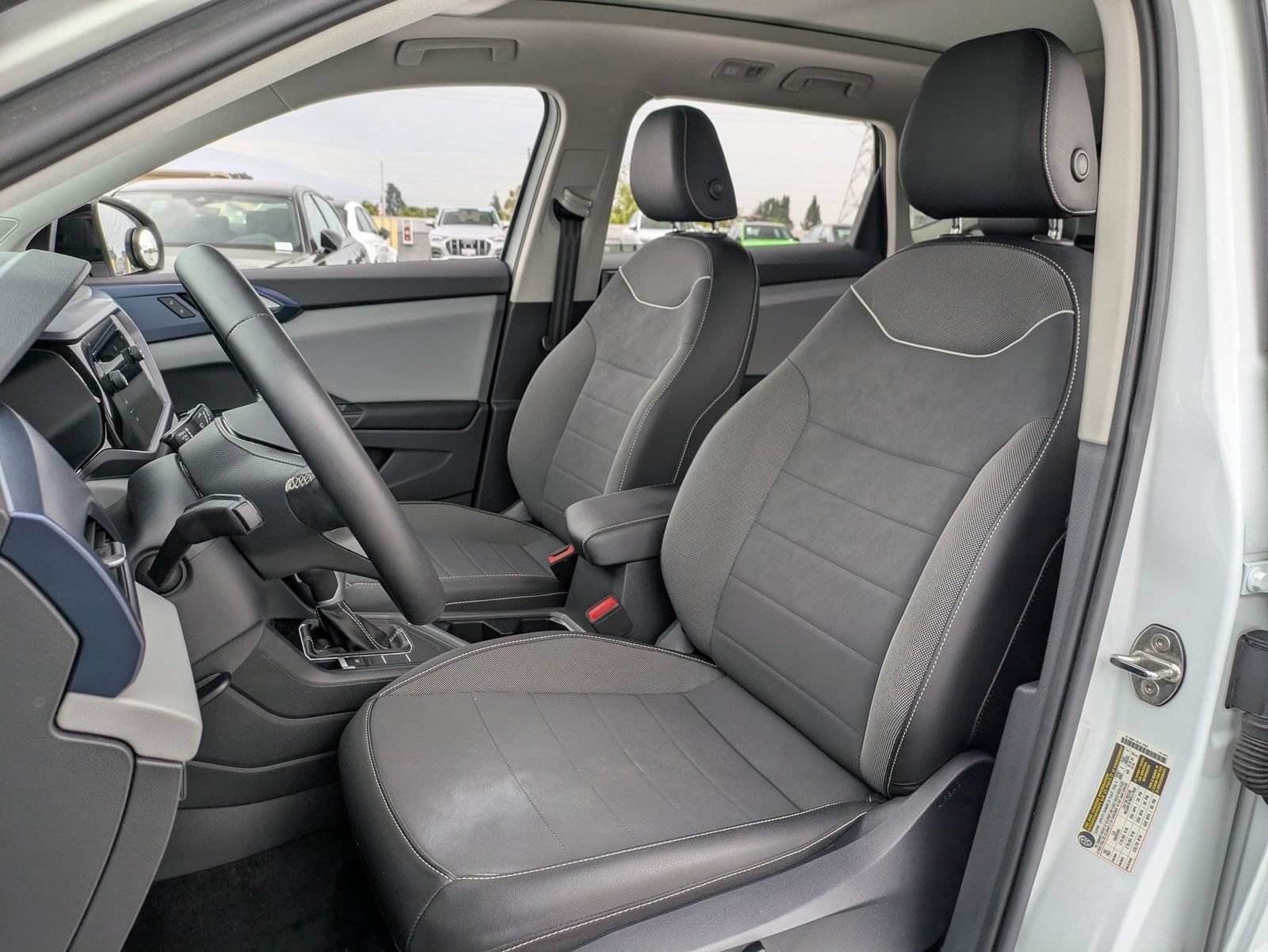 Used 2023 Volkswagen Taos SE w/ Panoramic Sunroof Package FWD image 30