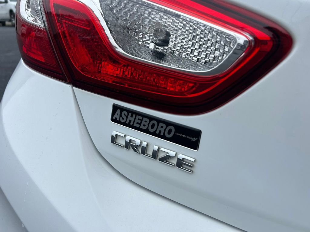 Used 2017 Chevrolet Cruze LT w/ Convenience Package FWD image 11