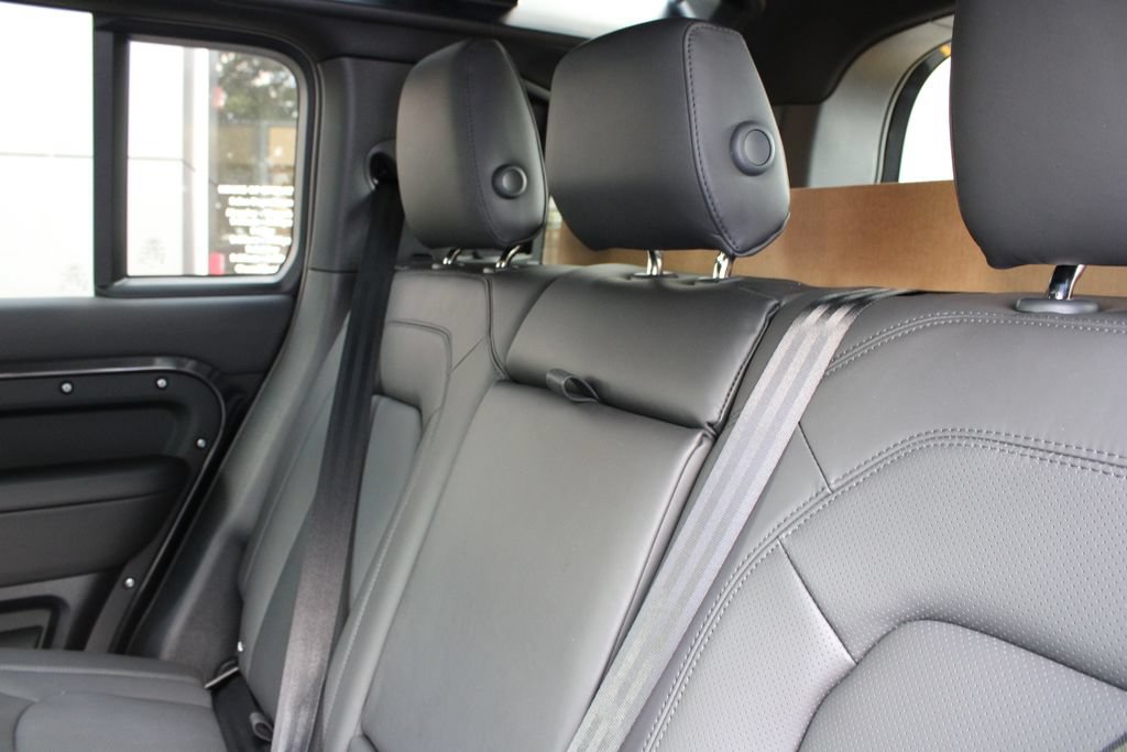 New 2026 Land Rover Defender 110 S AWD/4WD image 8