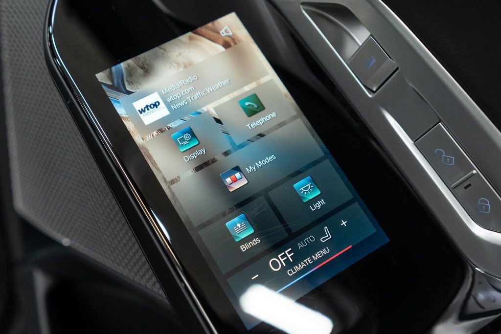 Used 2024 BMW 740i xDrive image 34