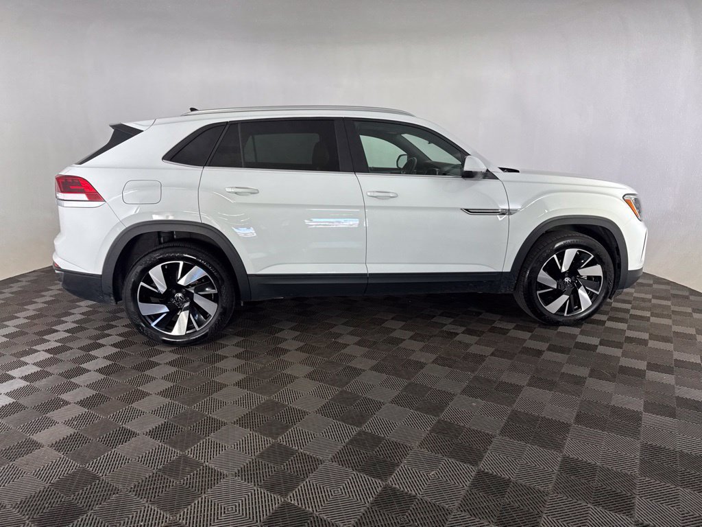 Used 2025 Volkswagen Atlas Cross Sport SE AWD/4WD image 4