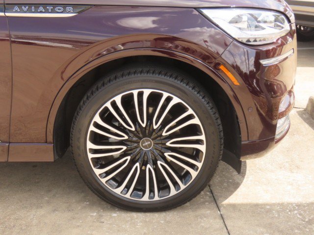 Certified 2023 Lincoln Aviator Black Label AWD/4WD image 7
