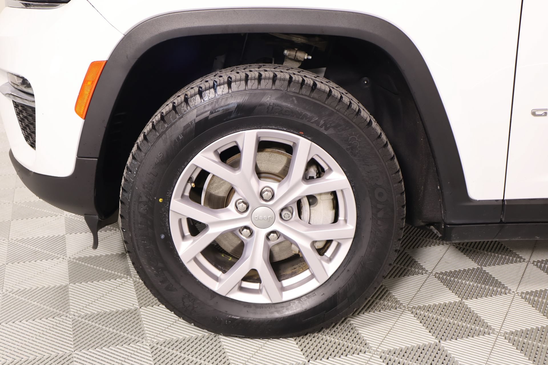 Used 2022 Jeep Grand Cherokee Limited AWD/4WD image 19