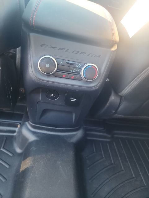 Used 2025 Ford Explorer ST image 31