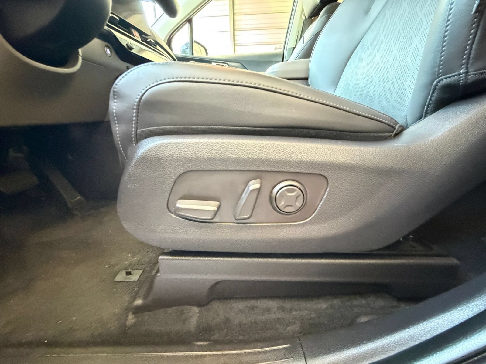 Used 2026 Kia Carnival FWD image 19