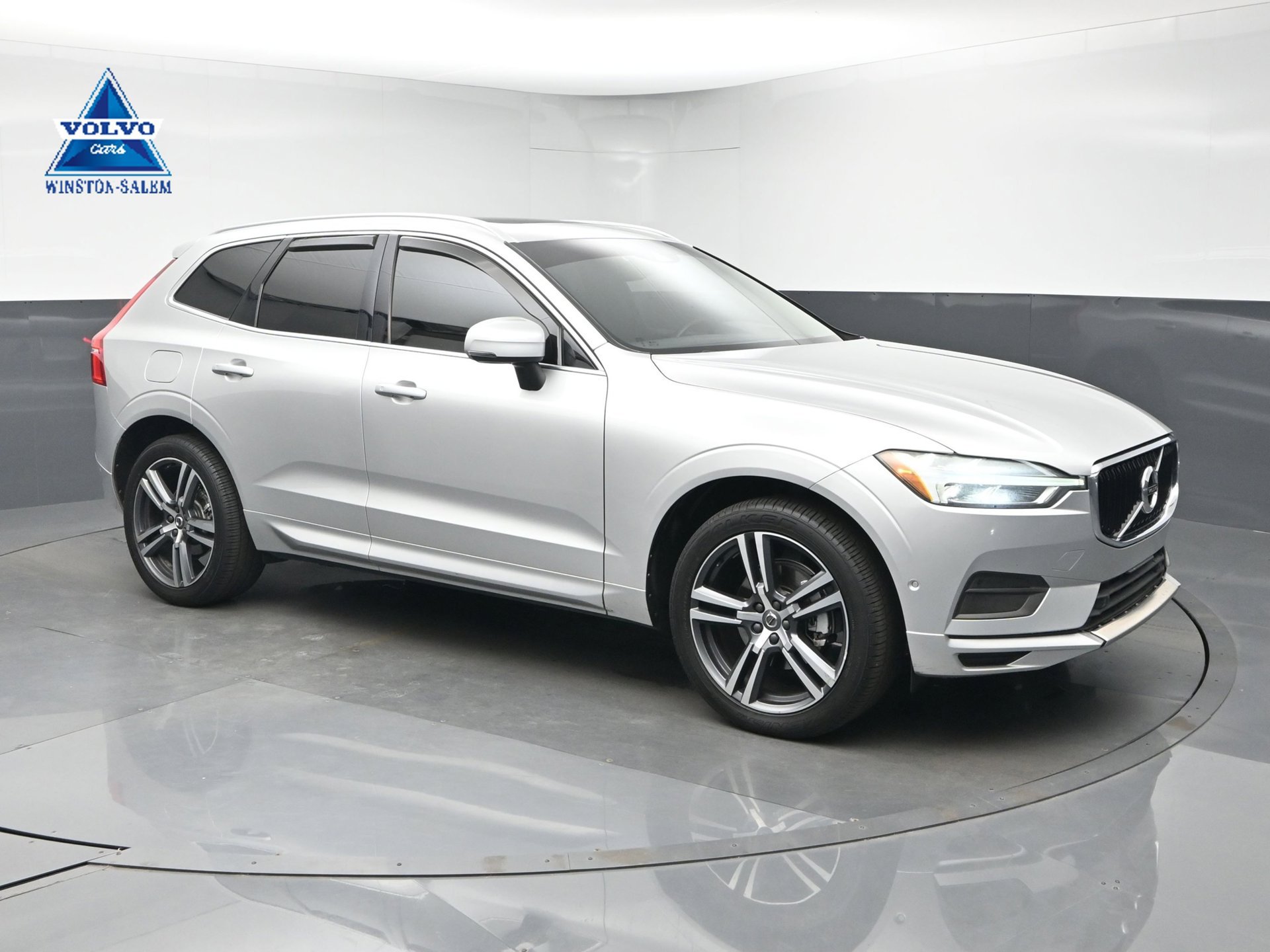 Used 2018 Volvo XC60 T5 Momentum w/ Vision Package AWD/4WD image 1