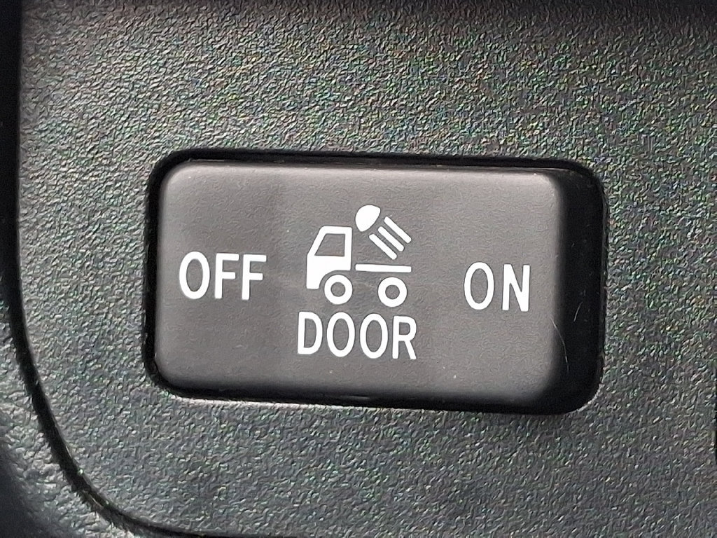 Used 2021 Toyota Tacoma TRD Sport AWD/4WD image 25