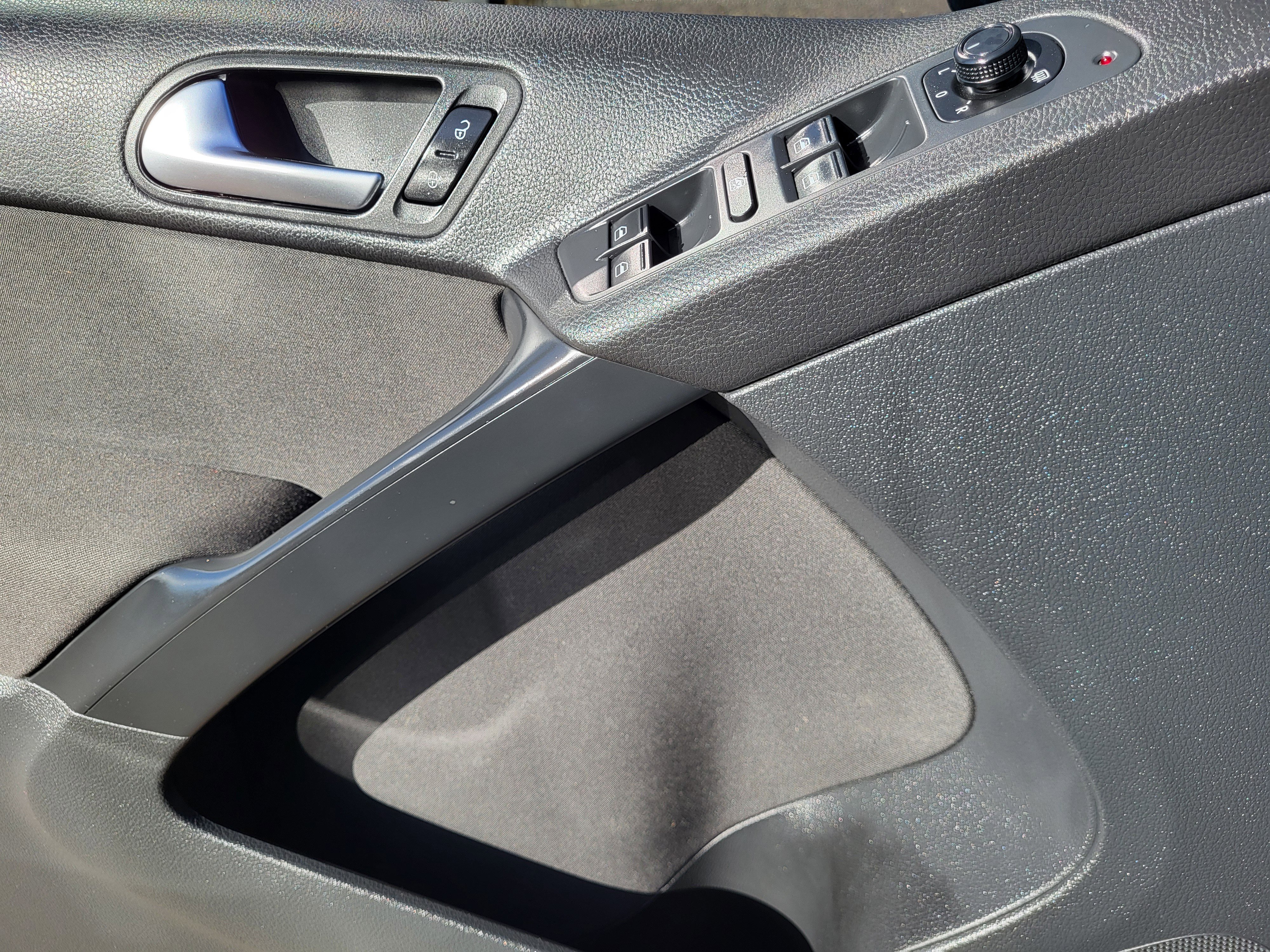 Used 2018 Volkswagen Tiguan Limited image 6