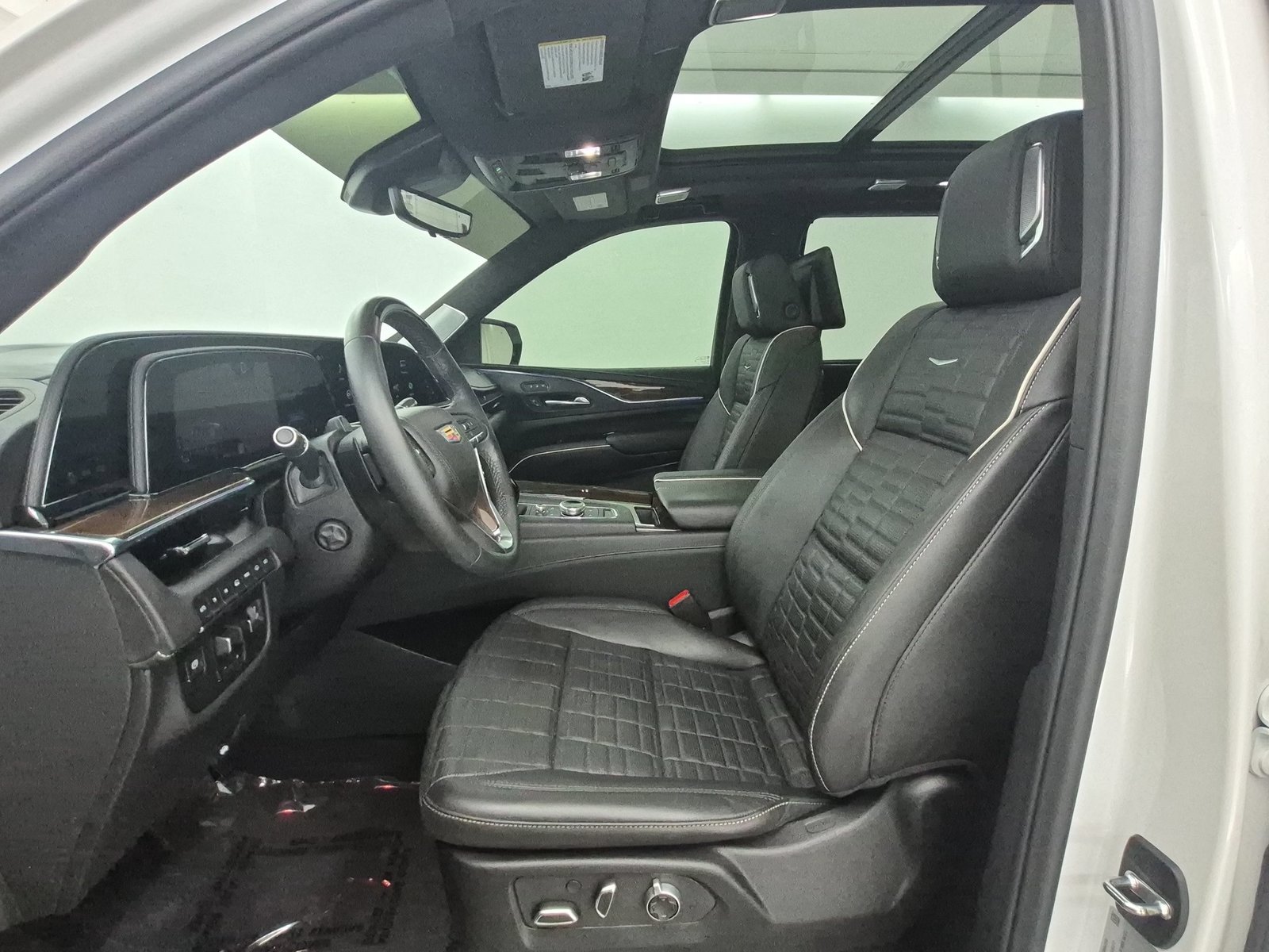 Used 2024 Cadillac Escalade Sport Platinum AWD/4WD image 5