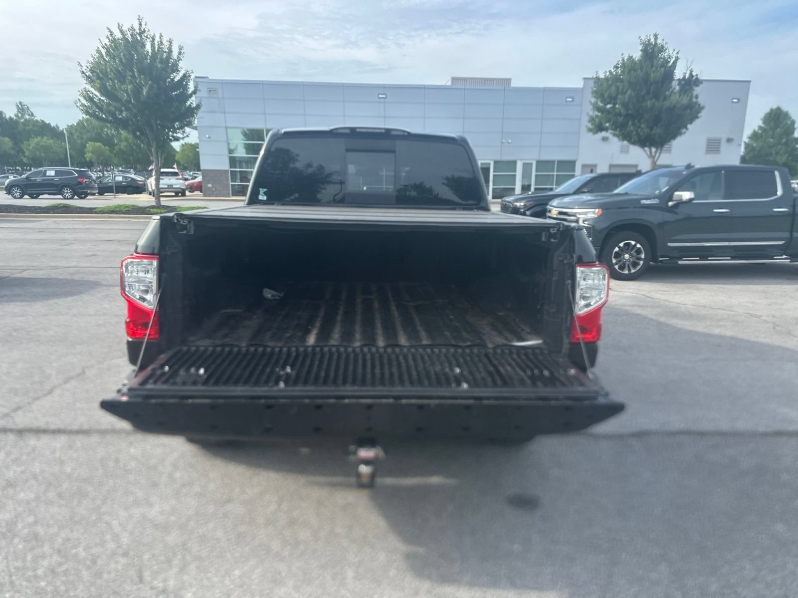 Used 2017 Nissan Titan Platinum Reserve w/ Off-Road Package AWD/4WD image 11