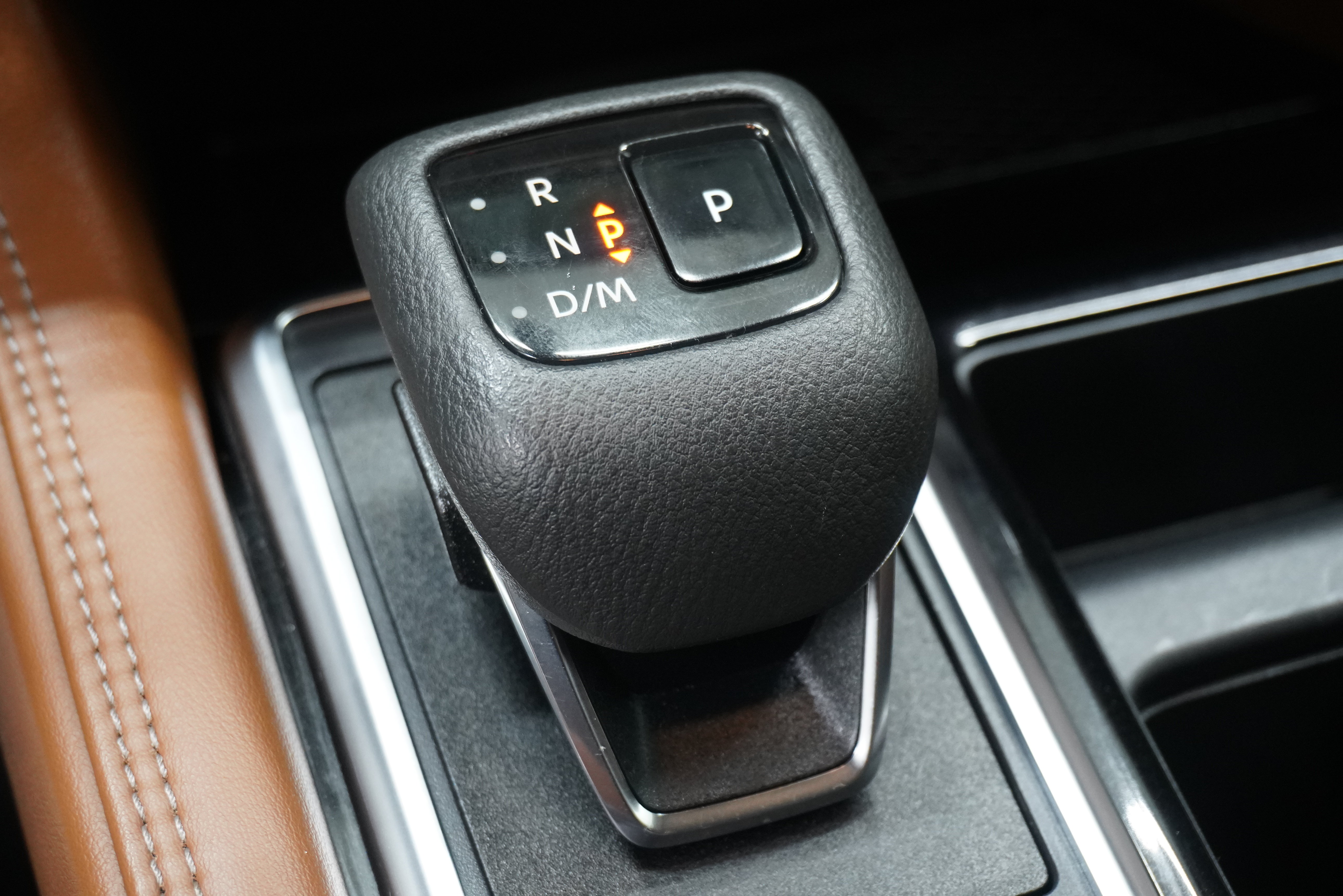 Used 2024 Nissan Pathfinder Platinum w/ Lighting Package (N93) FWD image 27