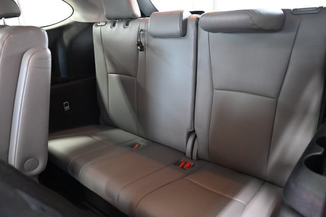 Used 2021 Toyota Highlander XLE AWD/4WD image 13