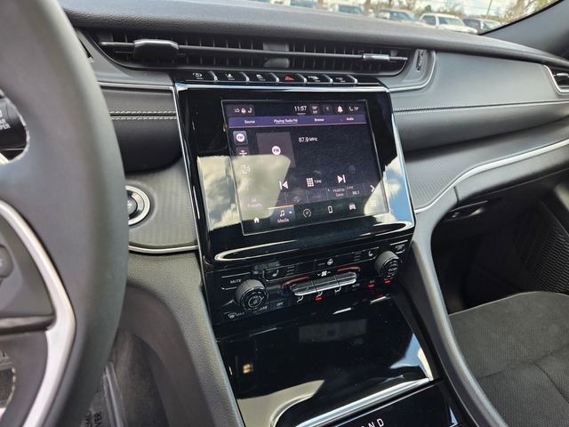 Certified 2025 Jeep Grand Cherokee Altitude image 24