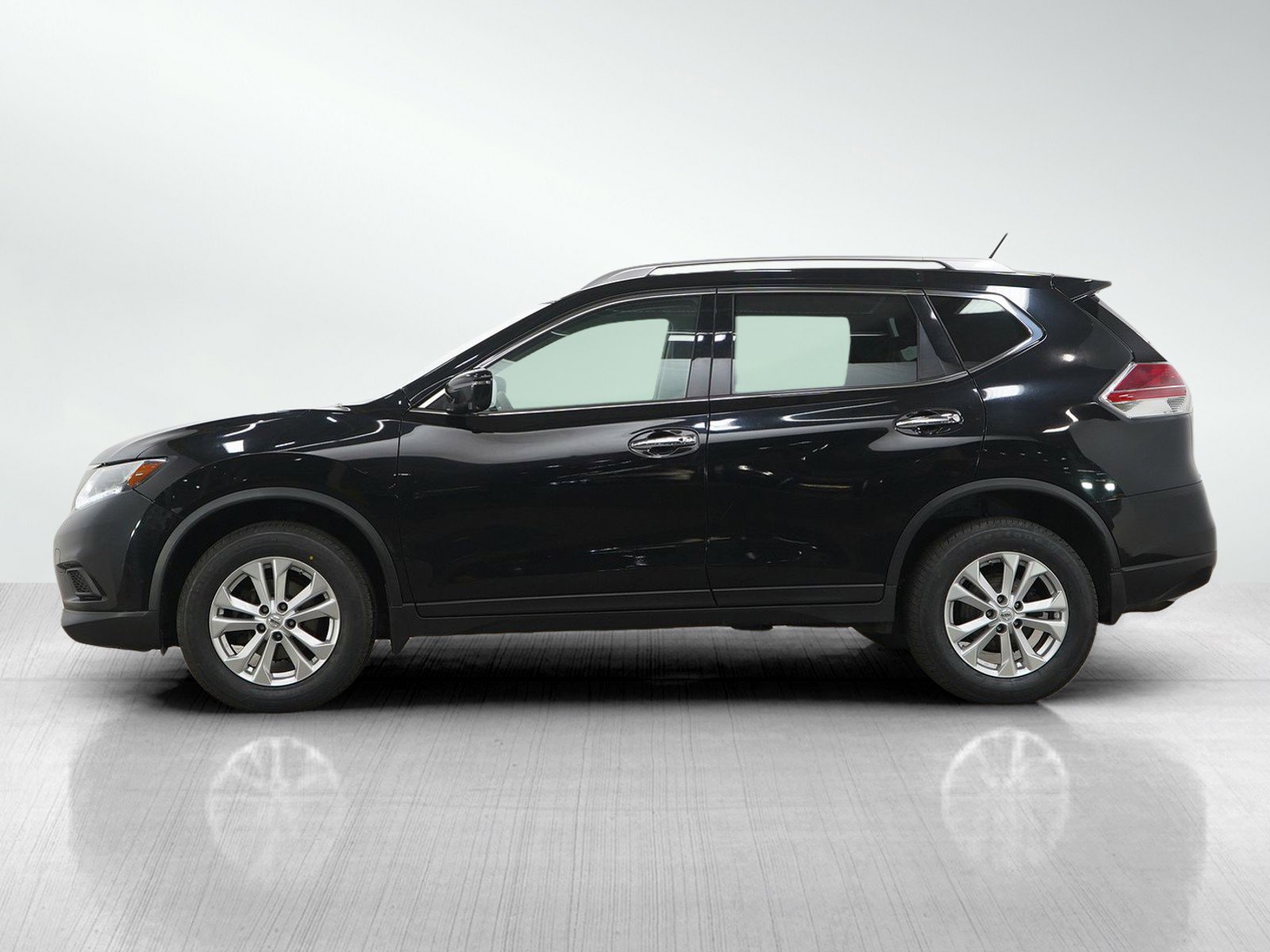 Used 2016 Nissan Rogue SV w/ SV Premium Package AWD/4WD image 2