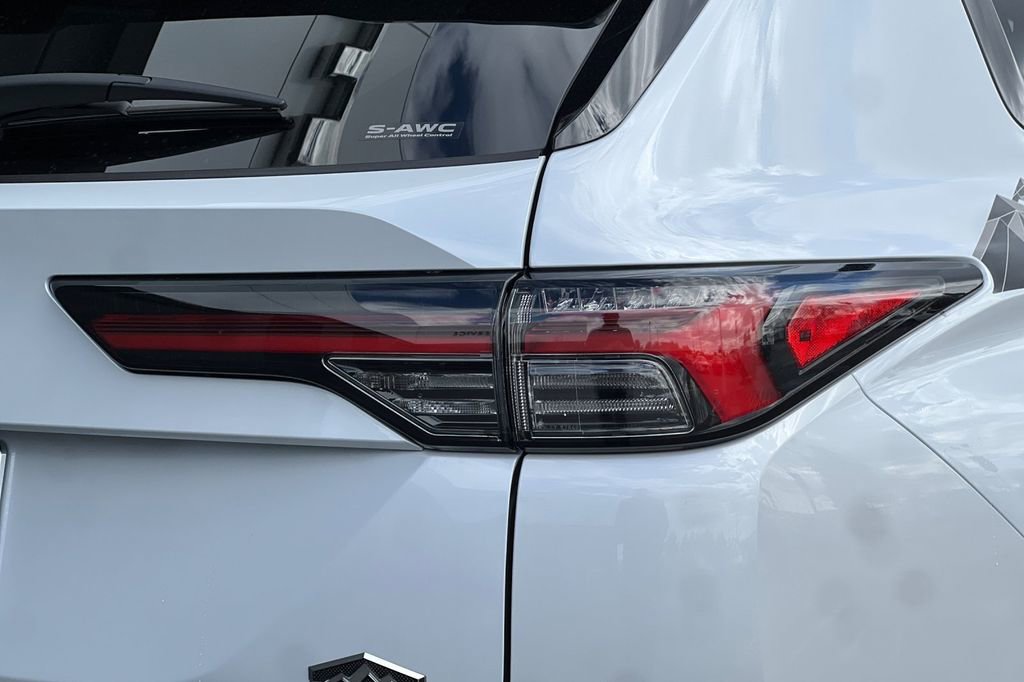New 2026 Mitsubishi Outlander AWD image 27