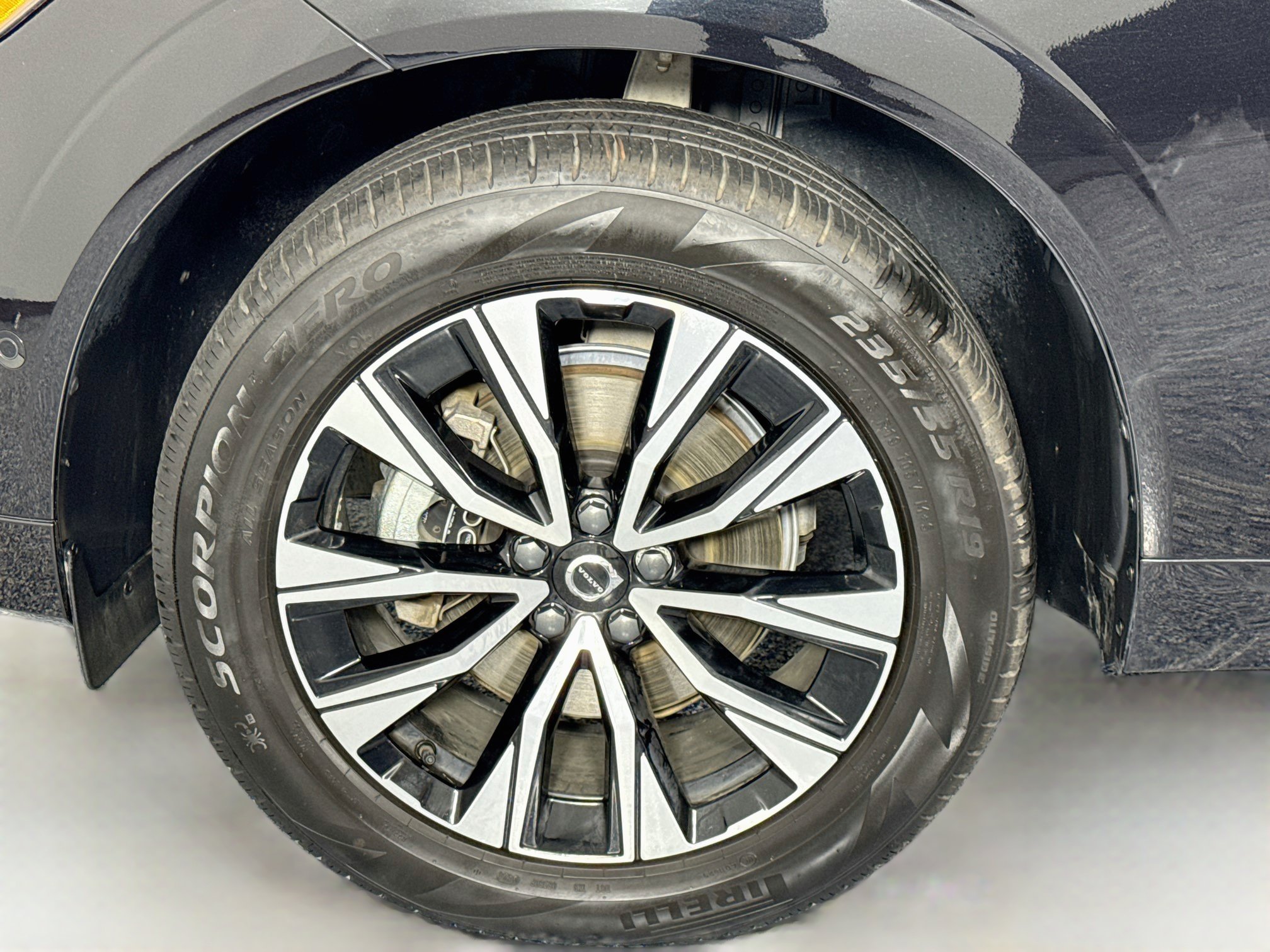 Used 2024 Volvo XC60 B5 Plus w/ Protection Package Premier AWD/4WD image 32