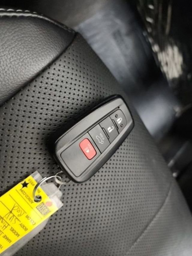 Used 2023 Toyota Highlander Platinum AWD/4WD image 41
