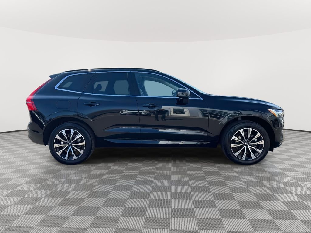 Used 2023 Volvo XC60 B5 Core w/ Climate Package image 3