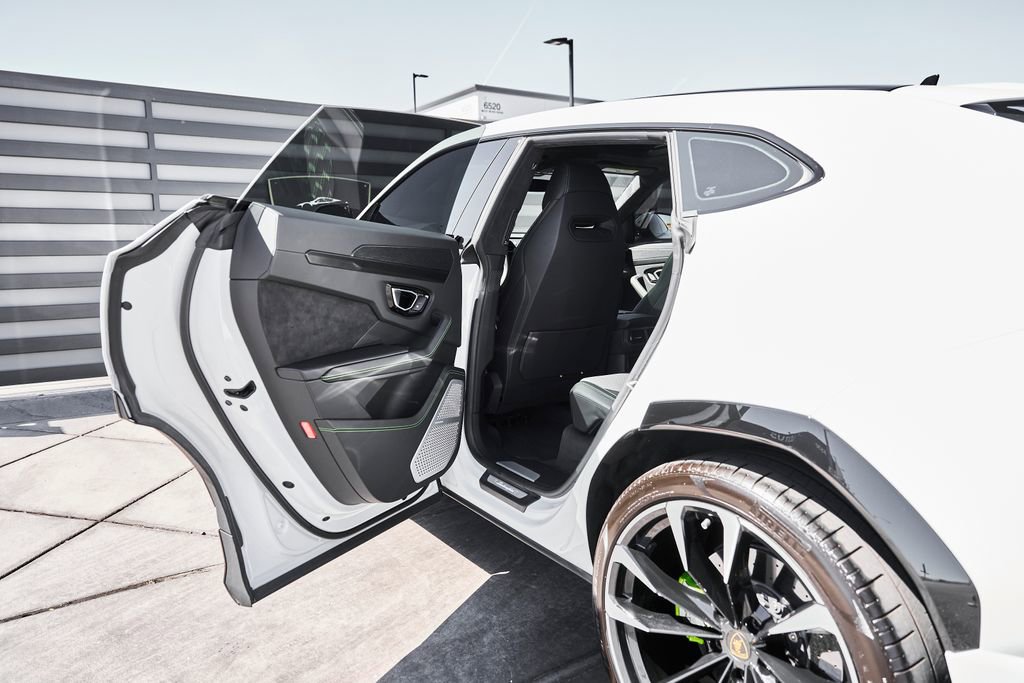 Used 2021 Lamborghini Urus image 23