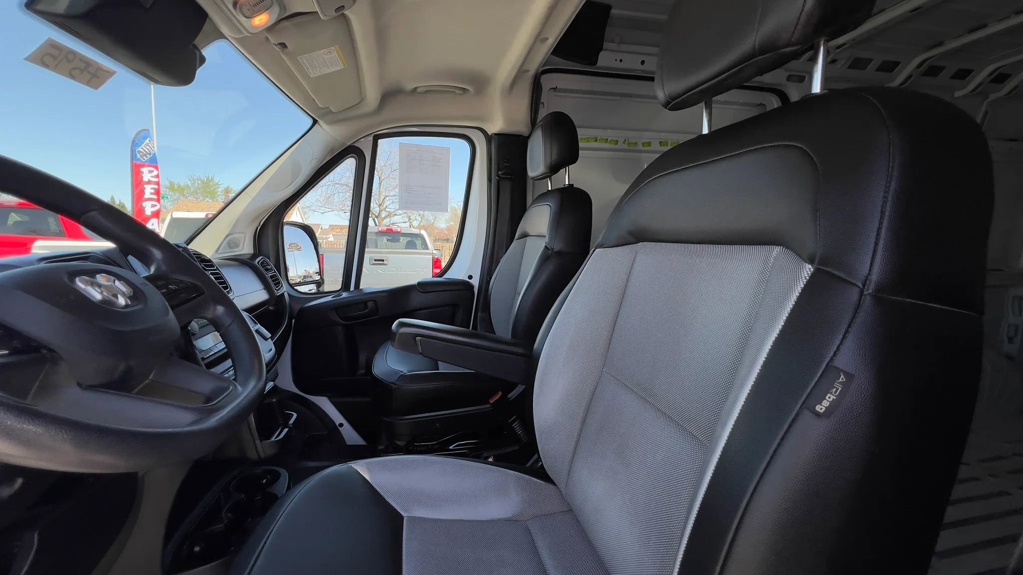 Used 2025 RAM ProMaster 2500 w/ Convenience Group FWD image 31