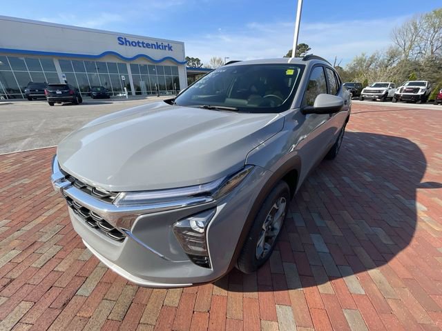 Used 2025 Chevrolet Trax LT w/ Driver Confidence Package image 7