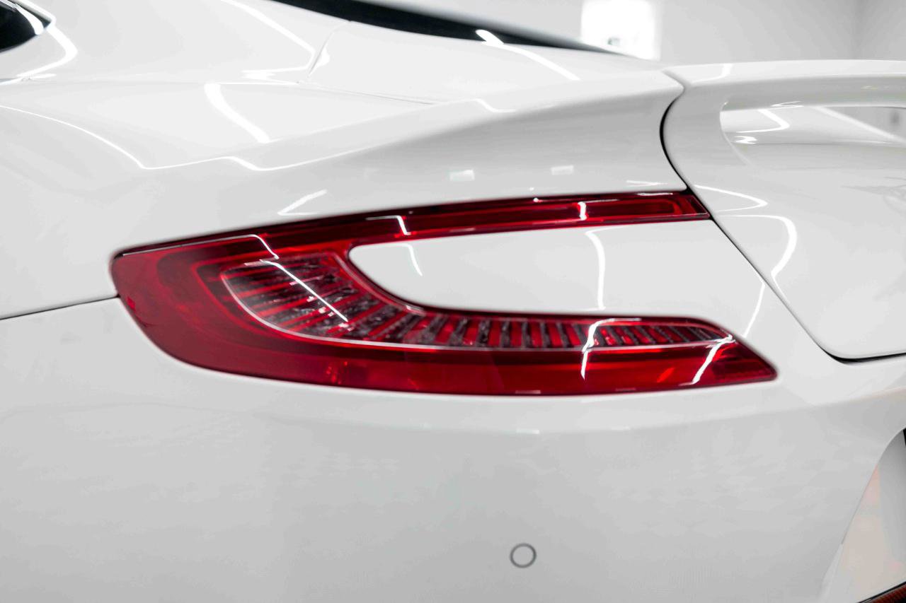 Used 2016 Aston Martin Vanquish Coupe image 24