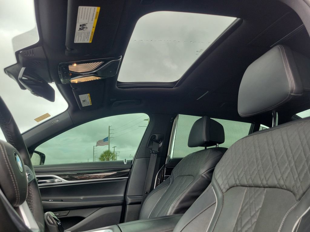 Used 2019 BMW 750i w/ Executive Package image 23