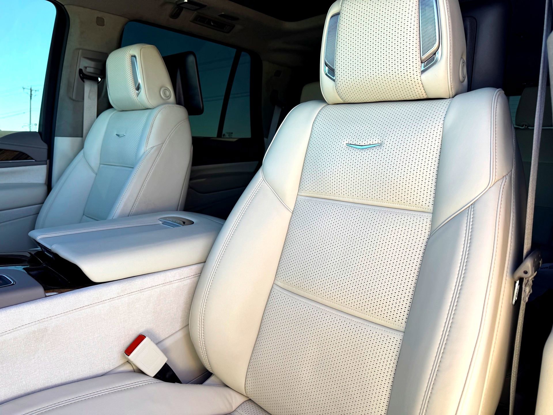 Used 2023 Cadillac Escalade Sport Platinum w/ Heavy-Duty Trailer Package image 15