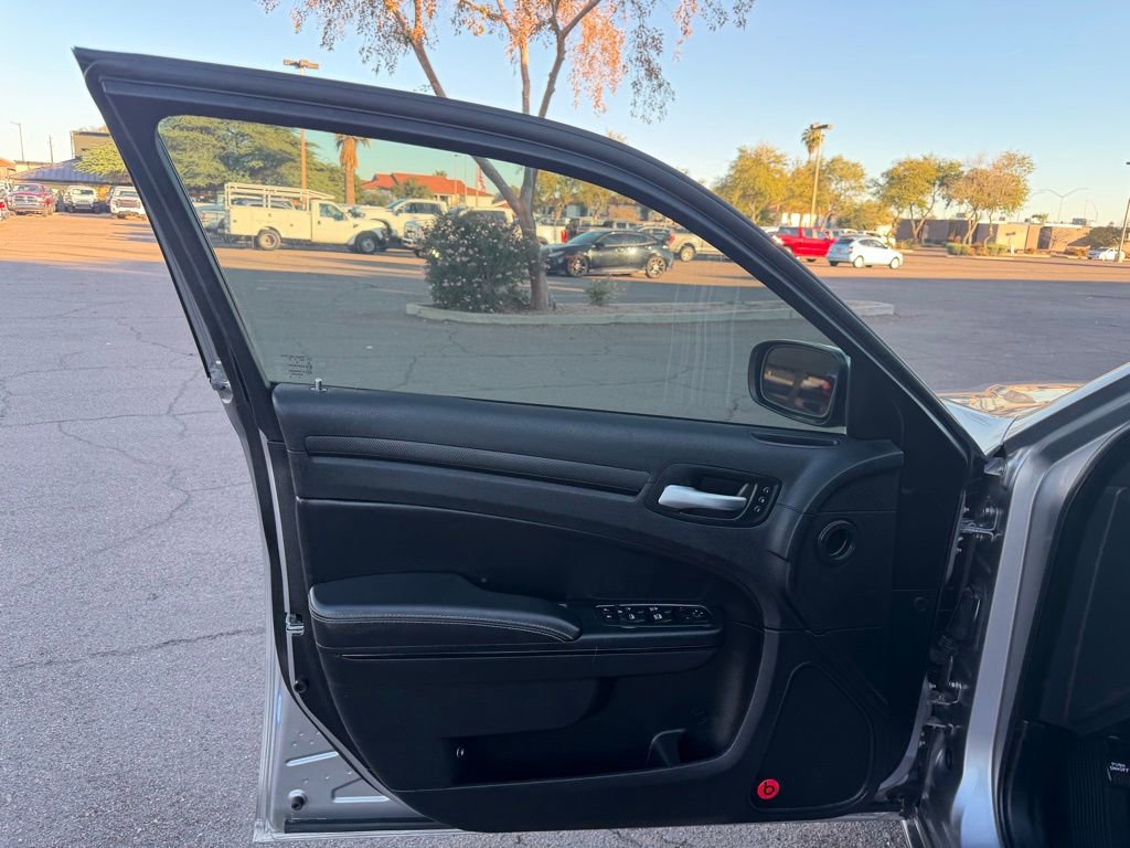 Used 2014 Chrysler 300 S w/ Luxury Group image 22